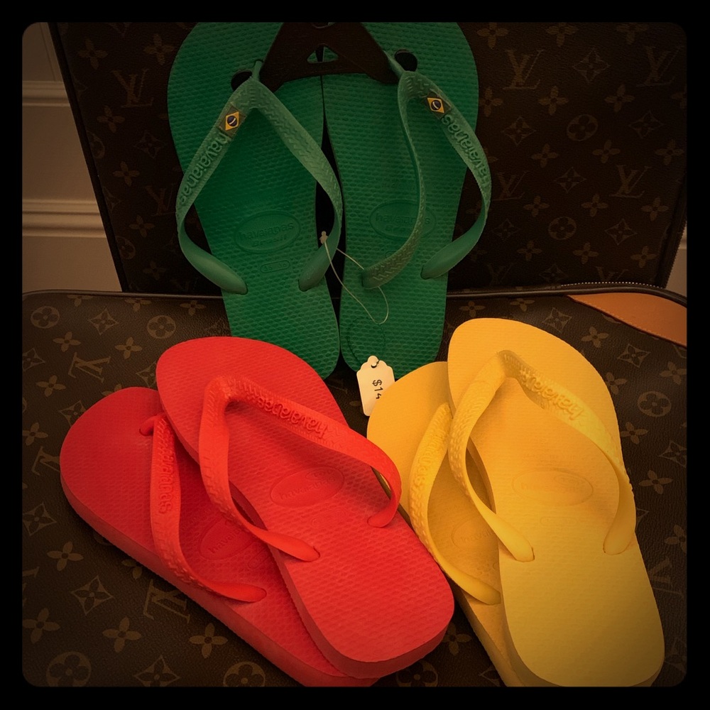 NWT 3 pair Havaiana’s Sandals all 3 for 25$